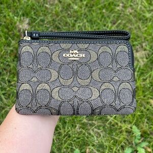NWT Coach Corner Zip Wristlet In Metallica Jacquard with Gold Tone Hardware
